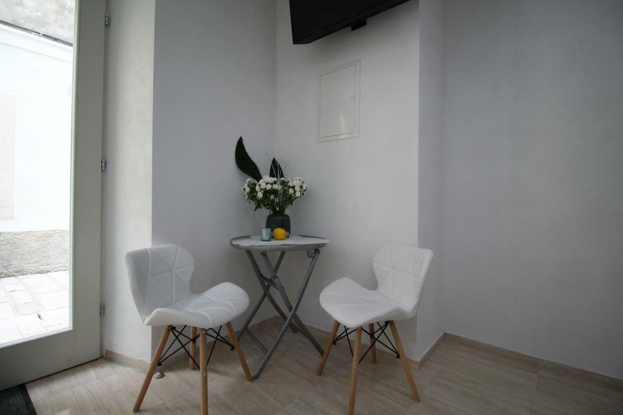 Sette Stanze Hotel Porec Bagian luar foto