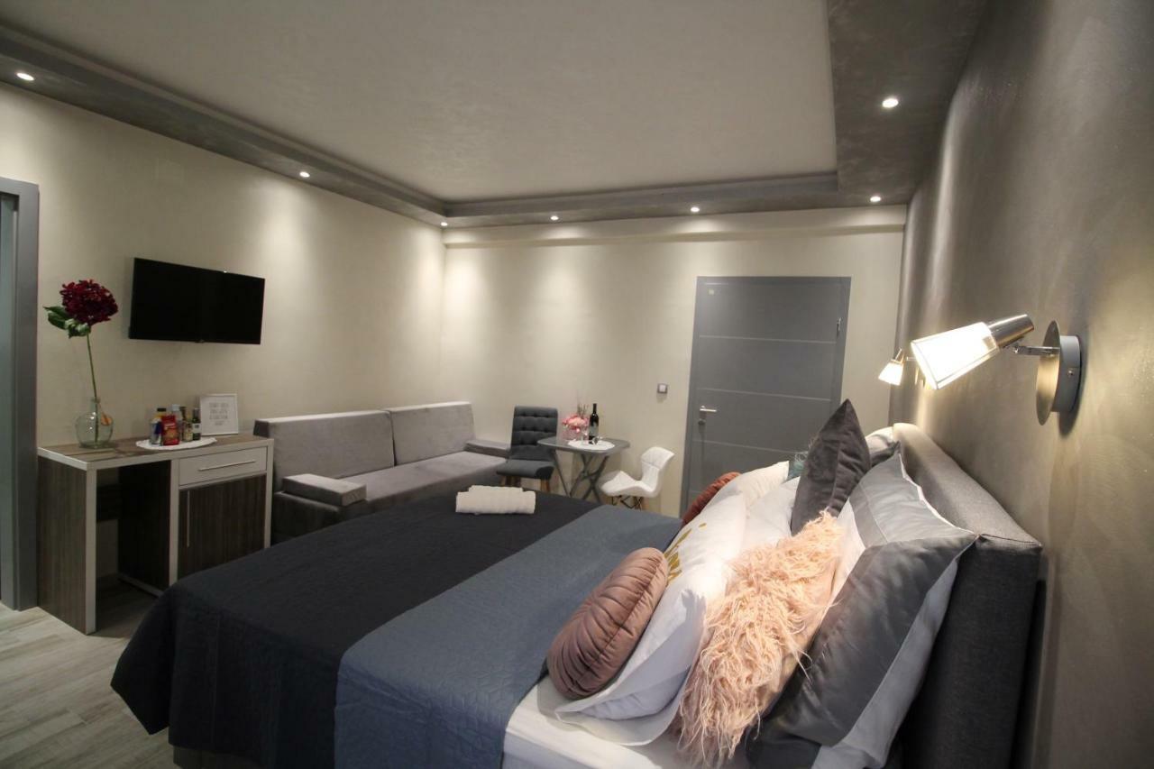 Sette Stanze Hotel Porec Bagian luar foto