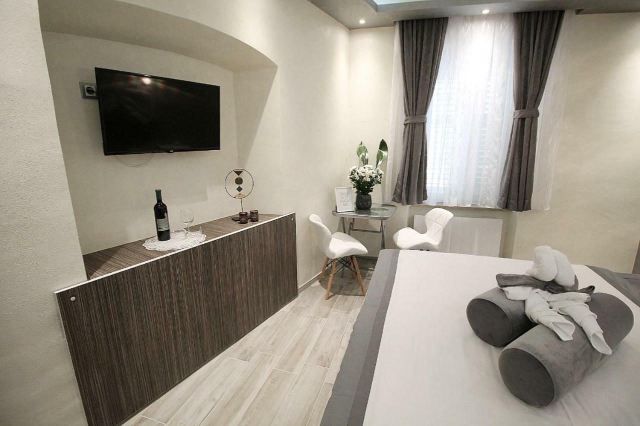 Sette Stanze Hotel Porec Bagian luar foto