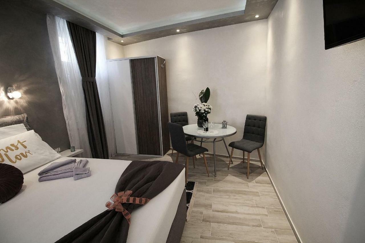 Sette Stanze Hotel Porec Bagian luar foto