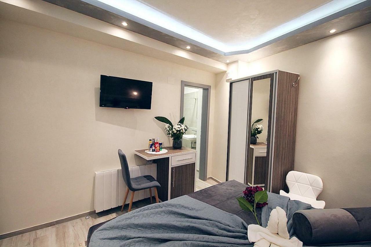 Sette Stanze Hotel Porec Bagian luar foto