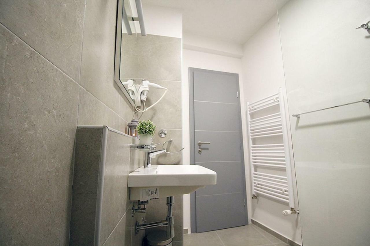 Sette Stanze Hotel Porec Bagian luar foto