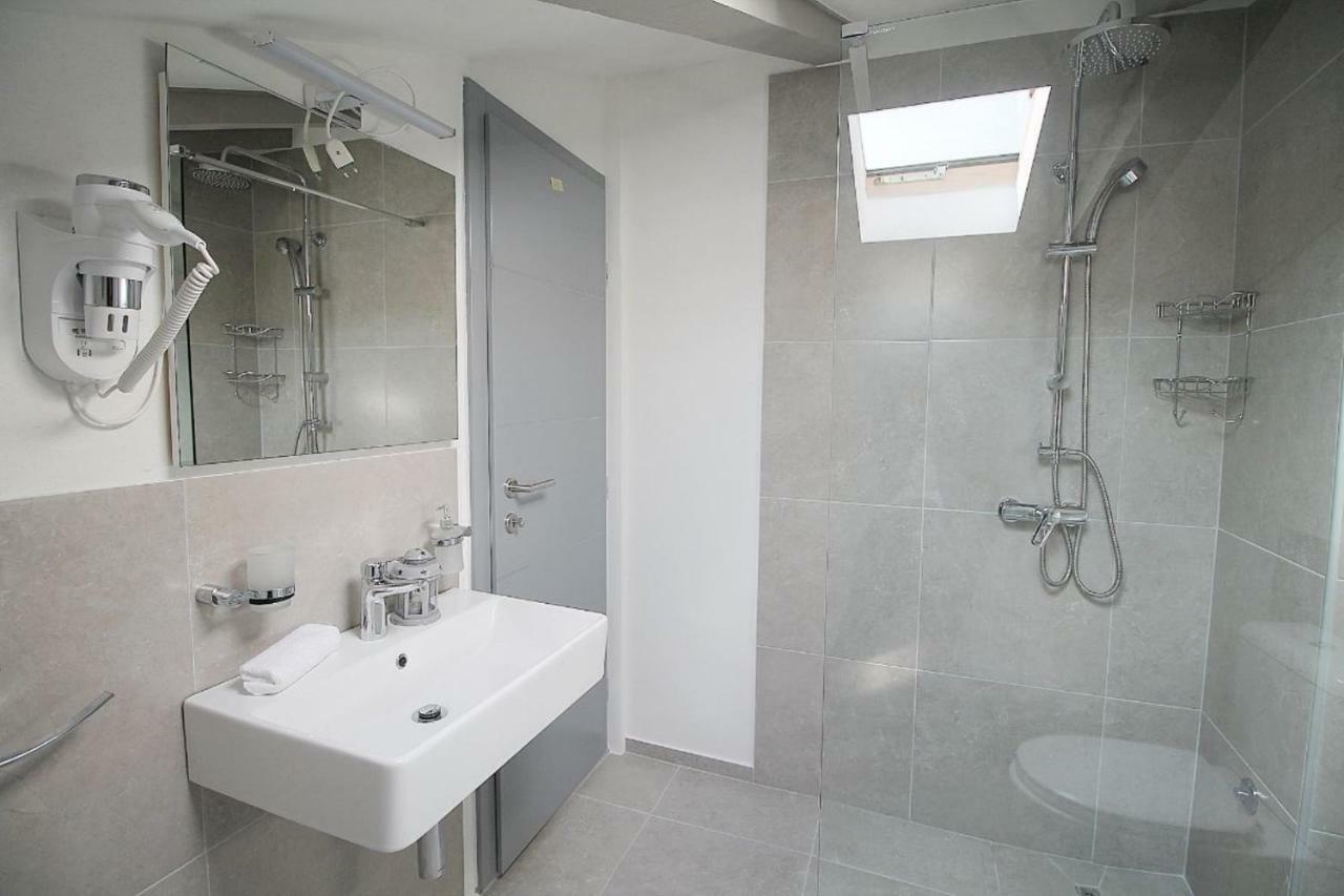 Sette Stanze Hotel Porec Bagian luar foto