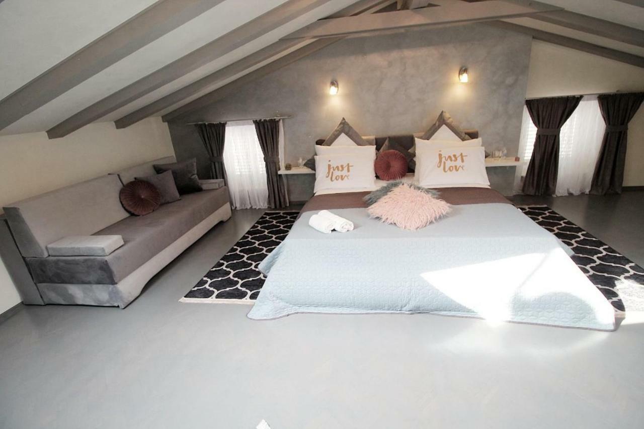 Sette Stanze Hotel Porec Bagian luar foto