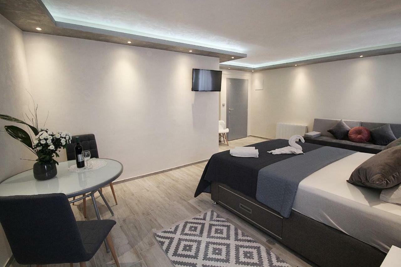 Sette Stanze Hotel Porec Bagian luar foto