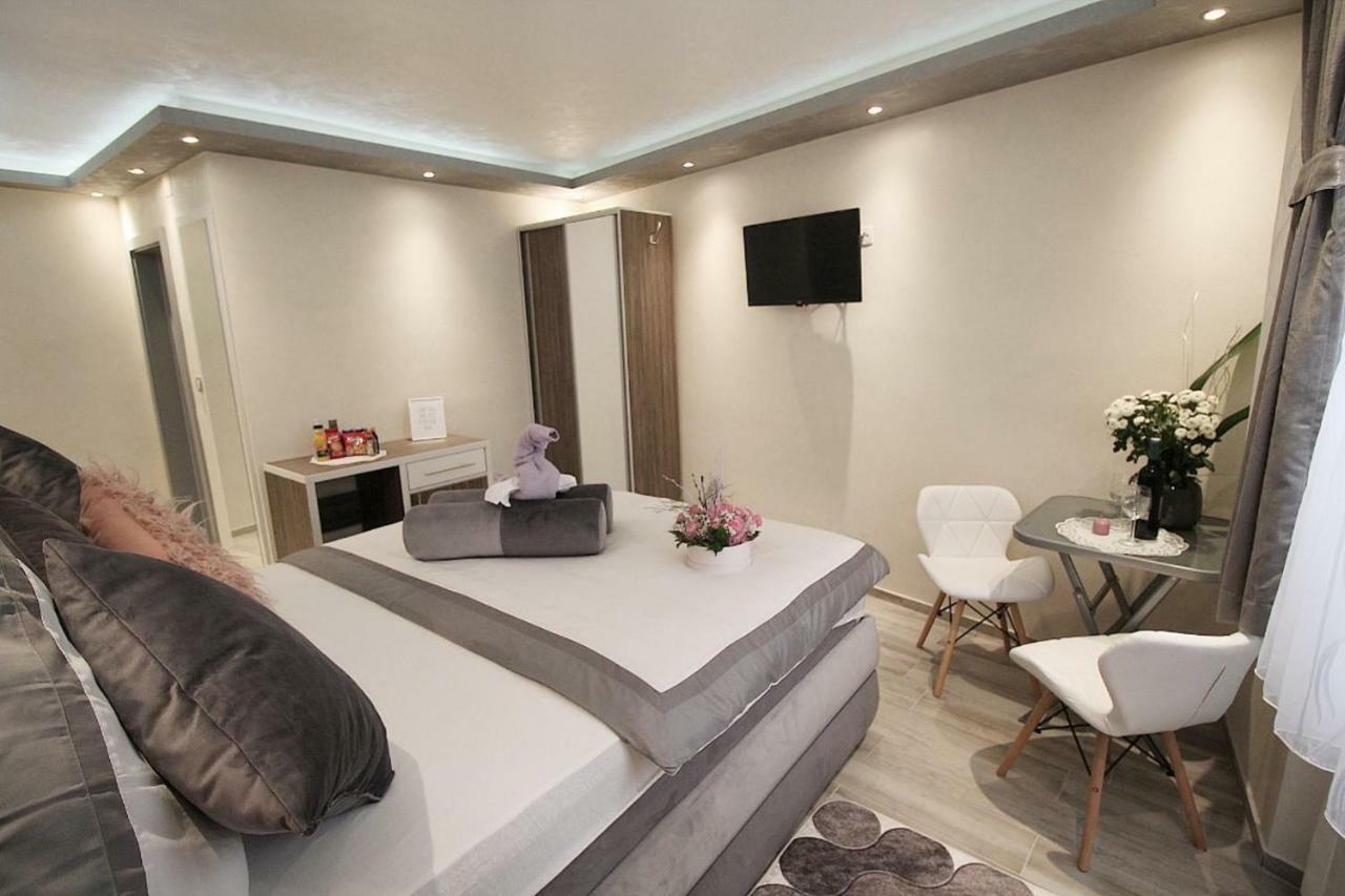 Sette Stanze Hotel Porec Bagian luar foto